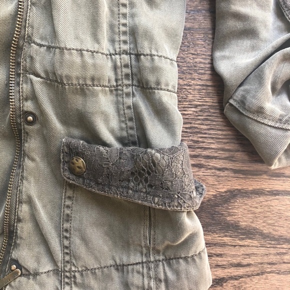 Women’s light weight utility jacket - Picture 10 of 11